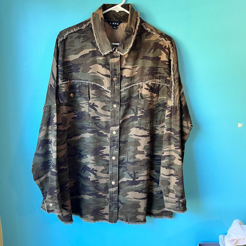 J.NNA Camo Rock & Roll Distressed Utility Shacket Jacket Shirt Size Large Womens